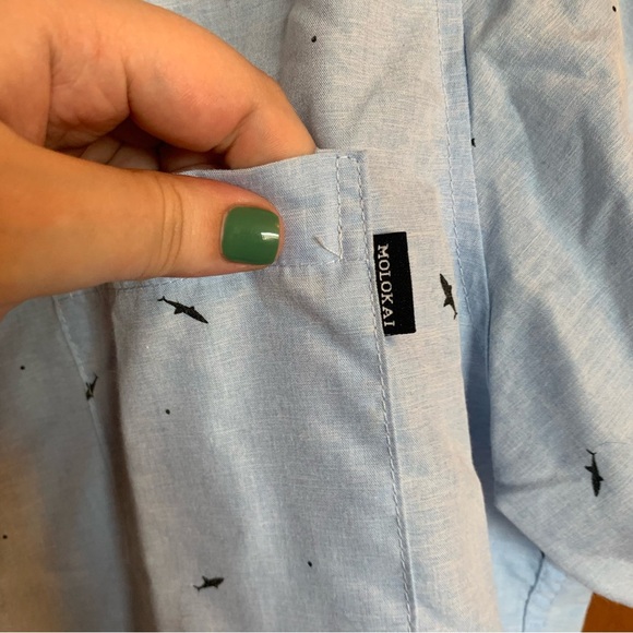 Molokai surf co. Men’s size medium short sleeve button down with shark print - Picture 3 of 11